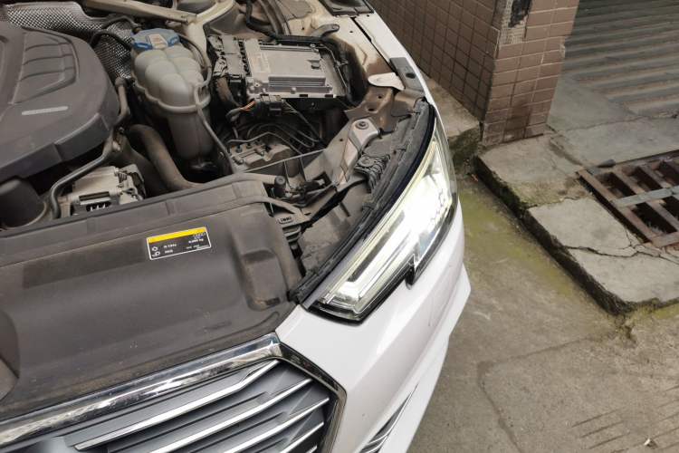 Used Audi A4L 2018 30th Anniversary Edition 40 TFSI Fashion Model Engine Bay Left
