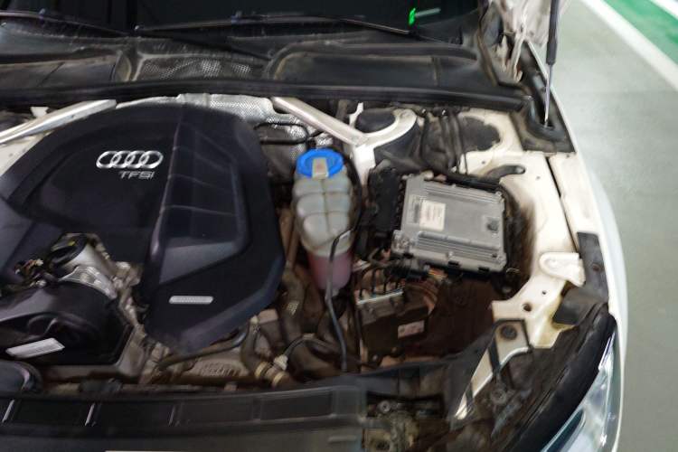 Used Audi A4L 2018 30th Anniversary Edition 30 TFSI Ambition Model Engine Bay Left