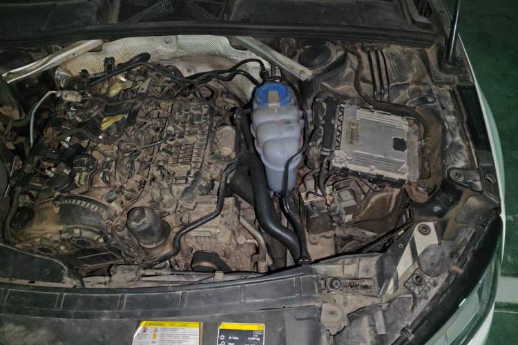 Used Audi A4L 2018 30th Anniversary Edition 40 TFSI Fashion Model Engine Bay Left