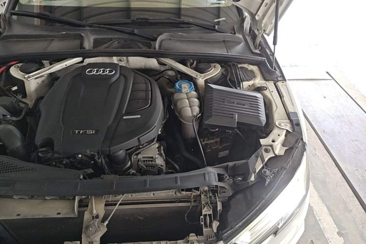 Used Audi A4L 2018 30th Anniversary Edition 40 TFSI Fashion Model Engine Bay Left
