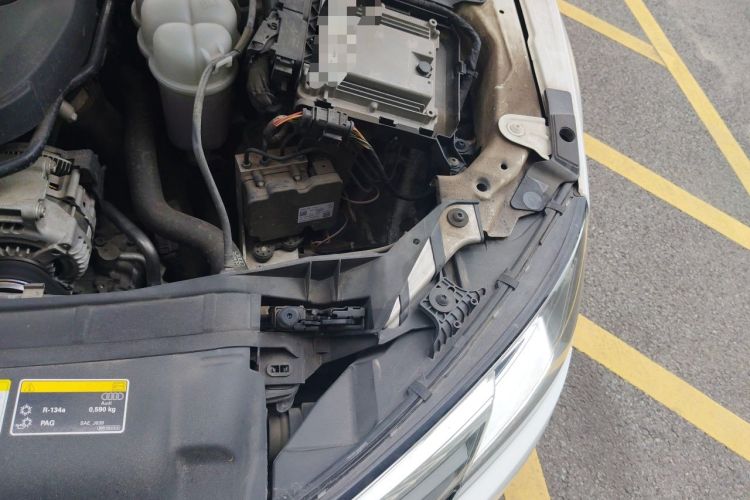 Used Audi A4L 2018 30th Anniversary Edition 40 TFSI Trendy Model Engine Bay Left