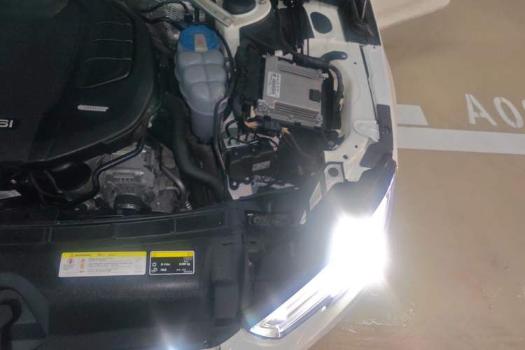 Used Audi A4L 2018 30th Anniversary Edition 40 TFSI Fashion Model Engine Bay Left