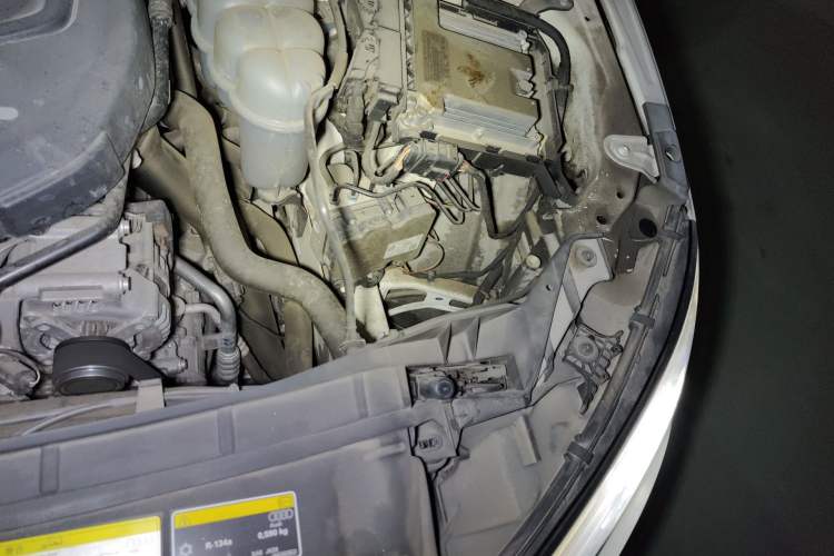 Used Audi A4L 2018 30th Anniversary Edition 40 TFSI Fashion Model Engine Bay Left