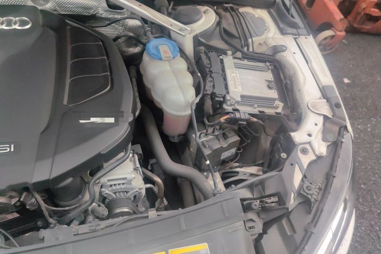 Used Audi A4L 2018 30th Anniversary Edition 40 TFSI Trendy Model Engine Bay Left