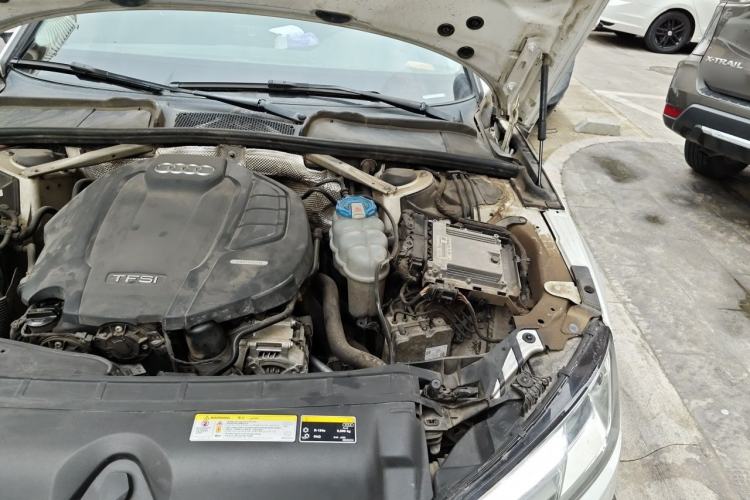 Used Audi A4L 2018 30th Anniversary Edition 40 TFSI Fashion Model Engine Bay Left