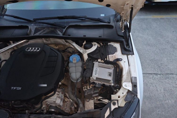 Used Audi A4L 2018 30th Anniversary Edition 40 TFSI Fashion Model Engine Bay Left
