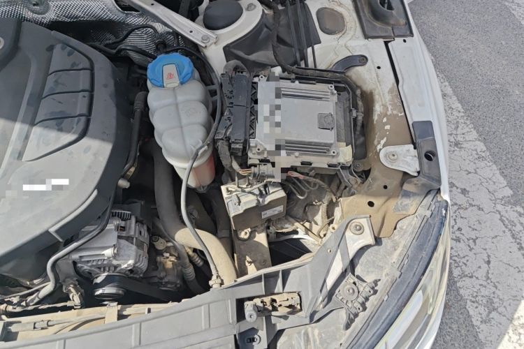 Used Audi A4L 2018 30th Anniversary Edition 40 TFSI Fashion Model Engine Bay Left