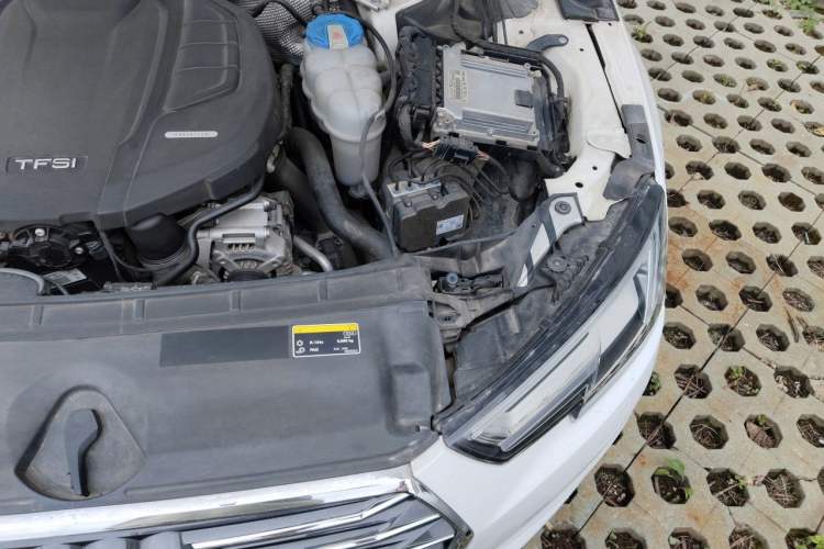 Used Audi A4L 2018 30th Anniversary Edition 40 TFSI Trendy Model Engine Bay Left