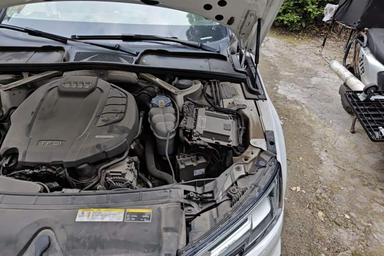 Used Audi A4L 2018 30th Anniversary Edition 40 TFSI Sport Edition Engine Bay Left