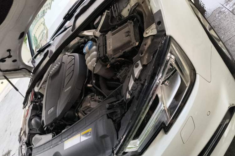 Used Audi A4L 2018 30th Anniversary Edition 40 TFSI Fashion Model Engine Bay Left