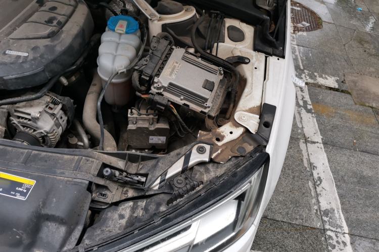 Used Audi A4L 2018 30th Anniversary Edition 40 TFSI Fashion Model Engine Bay Left