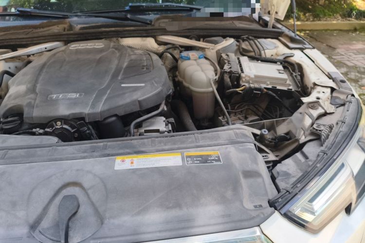 Used Audi A4L 2018 30th Anniversary Edition 40 TFSI Fashion Model Engine Bay Left