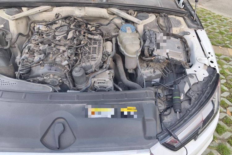 Used Audi A4L 2018 30th Anniversary Edition 40 TFSI Fashion Model Engine Bay Left