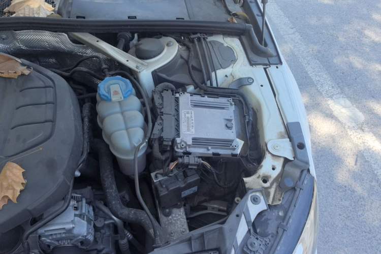 Used Audi A4L 2018 30th Anniversary Edition 40 TFSI Fashion Model Engine Bay Left