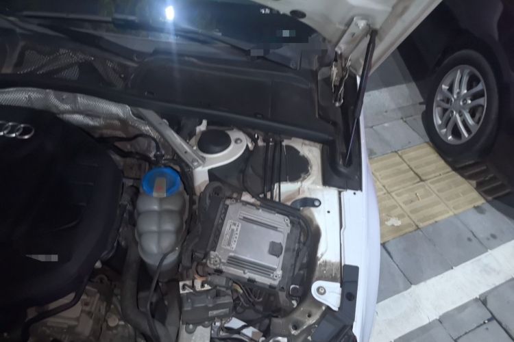 Used Audi A4L 2018 30th Anniversary Edition 40 TFSI Fashion Model Engine Bay Left