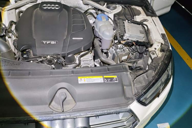 Used Audi A4L 2018 30th Anniversary Edition 40 TFSI Fashion Model Engine Bay Left