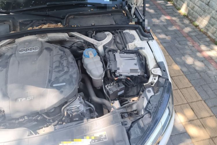 Used Audi A4L 2018 30th Anniversary Edition 40 TFSI Trendy Model Engine Bay Left