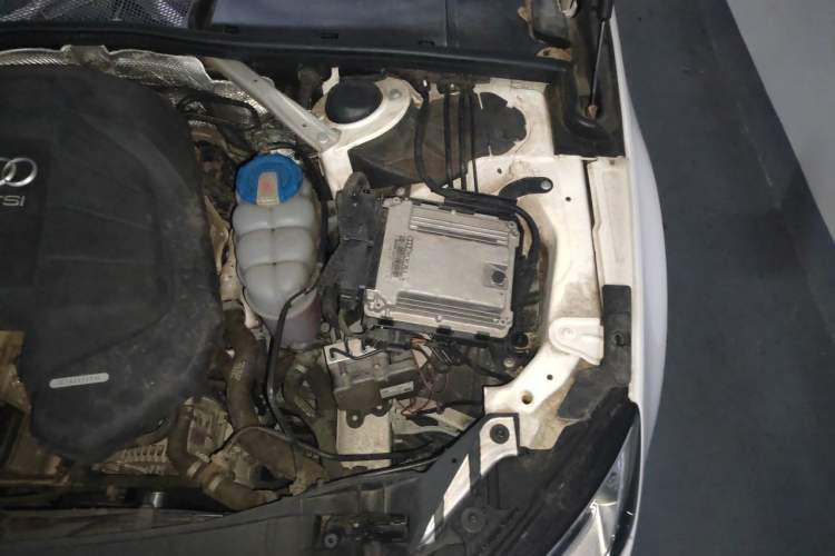 Used Audi A4L 2018 30th Anniversary Edition 30 TFSI Ambition Model Engine Bay Left