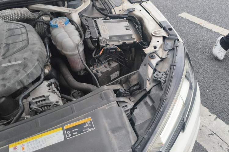 Used Audi A4L 2018 30th Anniversary Edition 40 TFSI Fashion Model Engine Bay Left