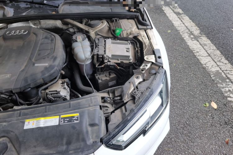 Used Audi A4L 2018 30th Anniversary Edition 40 TFSI Fashion Model Engine Bay Left