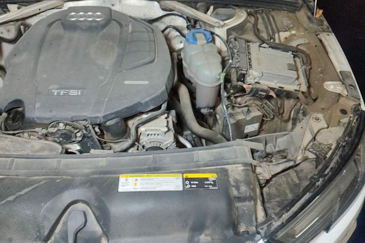 Used Audi A4L 2018 30th Anniversary Edition 40 TFSI Fashion Model Engine Bay Left
