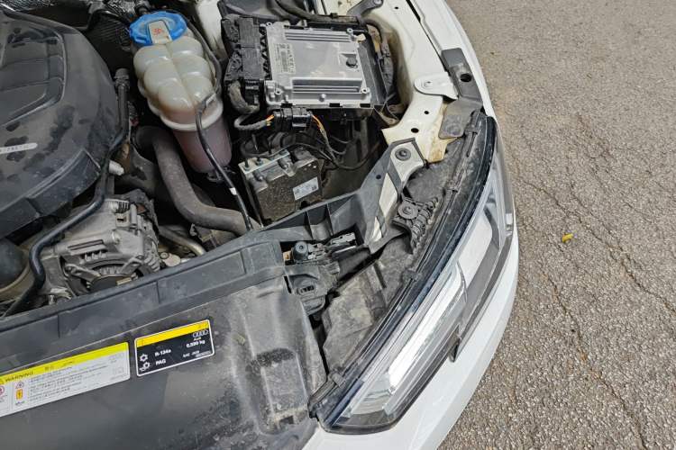 Used Audi A4L 2018 30th Anniversary Edition 40 TFSI Trendy Model Engine Bay Left