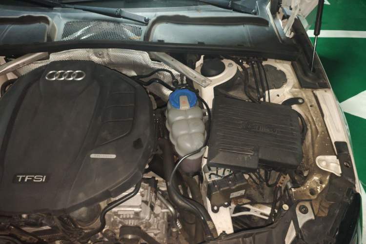 Used Audi A4L 2018 30th Anniversary Edition 40 TFSI Fashion Model Engine Bay Left