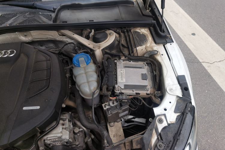 Used Audi A4L 2018 30th Anniversary Edition 40 TFSI Fashion Model Engine Bay Left