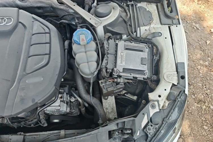 Used Audi A4L 2018 30th Anniversary Edition 40 TFSI Fashion Model Engine Bay Left