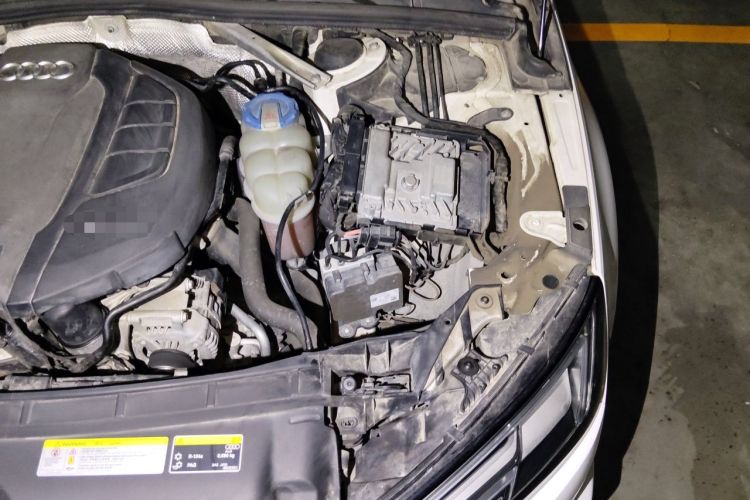 Used Audi A4L 2018 30th Anniversary Edition 45 TFSI quattro Individual Sport Edition Engine Bay Left