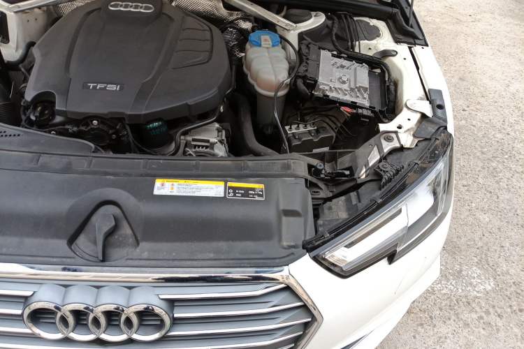 Used Audi A4L 2018 30th Anniversary Edition 45 TFSI quattro Individual Sport Edition Engine Bay Left
