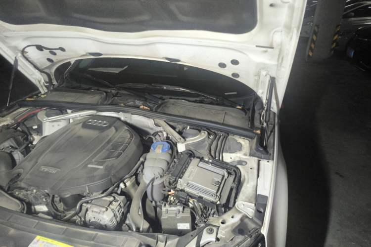 Used Audi A4L 2018 30th Anniversary Edition 40 TFSI Fashion Model Engine Bay Left