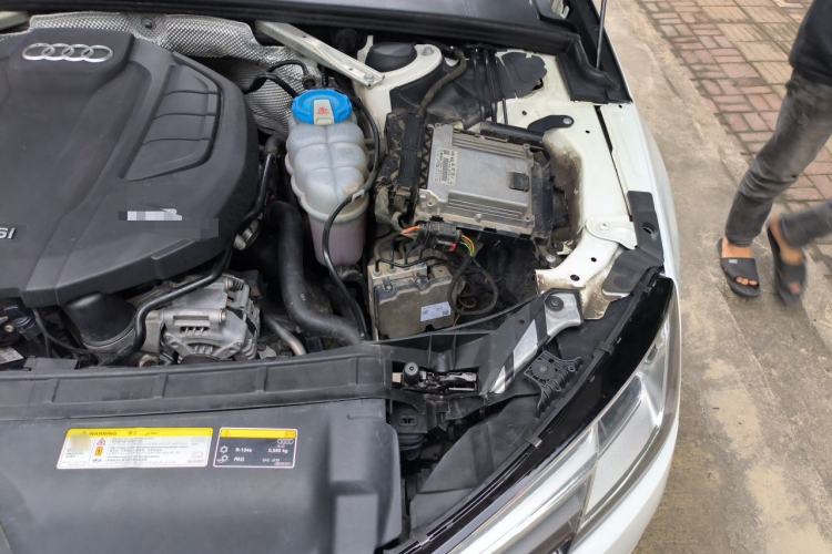 Used Audi A4L 2018 30th Anniversary Edition 40 TFSI Trendy Model Engine Bay Left