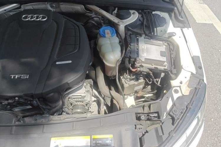 Used Audi A4L 2018 30th Anniversary Edition 40 TFSI Trendy Model Engine Bay Left