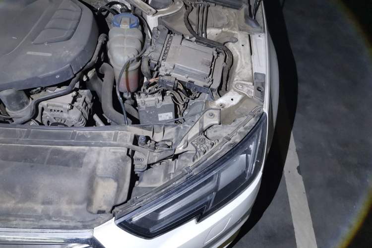 Used Audi A4L 2018 30th Anniversary Edition 40 TFSI Trendy Model Engine Bay Left