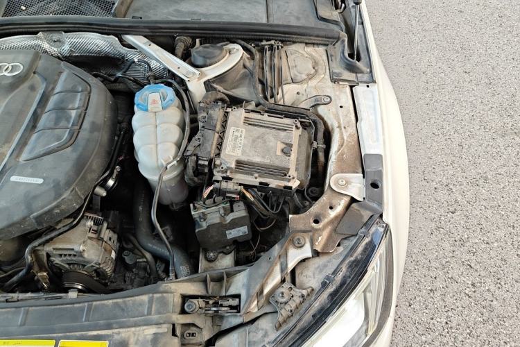Used Audi A4L 2018 30th Anniversary Edition 40 TFSI Fashion Model Engine Bay Left