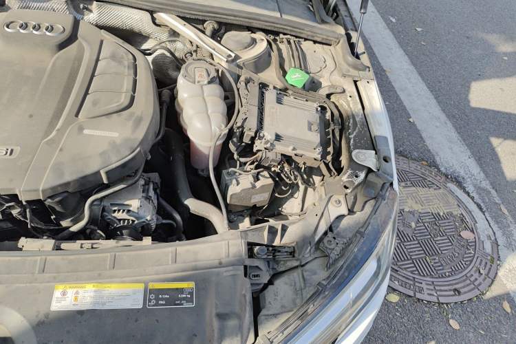Used Audi A4L 2018 30th Anniversary Edition 40 TFSI Fashion Model Engine Bay Left