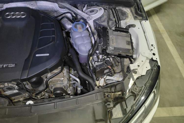 Used Audi A4L 2018 30th Anniversary Edition 40 TFSI Trendy Model Engine Bay Left