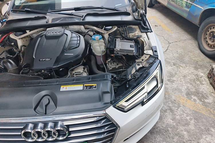 Used Audi A4L 2018 30th Anniversary Edition 40 TFSI Trendy Model Engine Bay Left