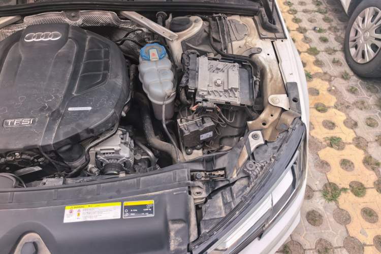 Used Audi A4L 2018 30th Anniversary Edition 45 TFSI quattro Sport model Engine Bay Left