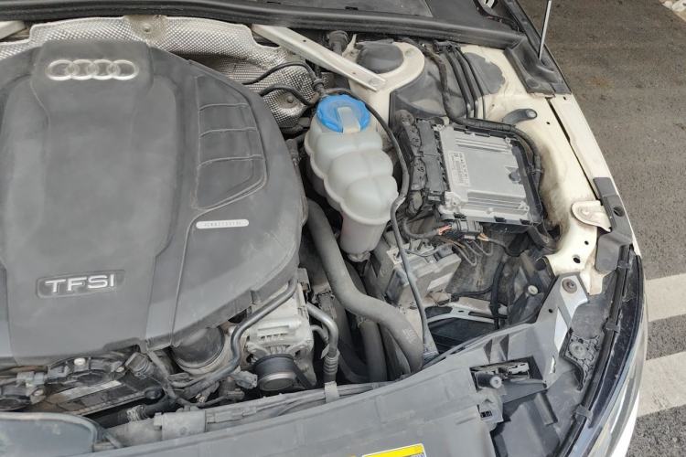 Used Audi A4L 2018 30th Anniversary Edition 40 TFSI Fashion Model Engine Bay Left