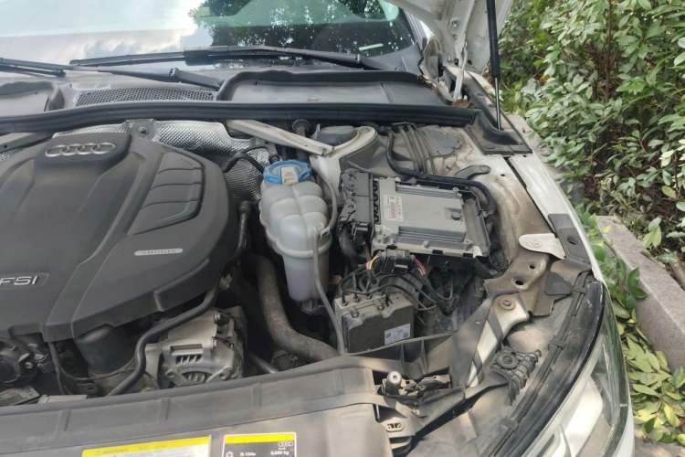 Used Audi A4L 2018 30th Anniversary Edition 40 TFSI Sport Edition Engine Bay Left