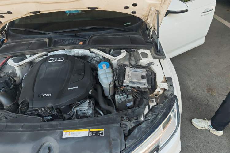 Used Audi A4L 2018 30th Anniversary Edition 40 TFSI Trendy Model Engine Bay Left