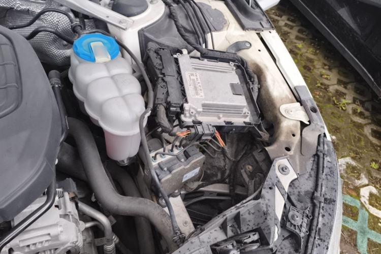 Used Audi A4L 2018 30th Anniversary Edition 40 TFSI Trendy Model Engine Bay Left