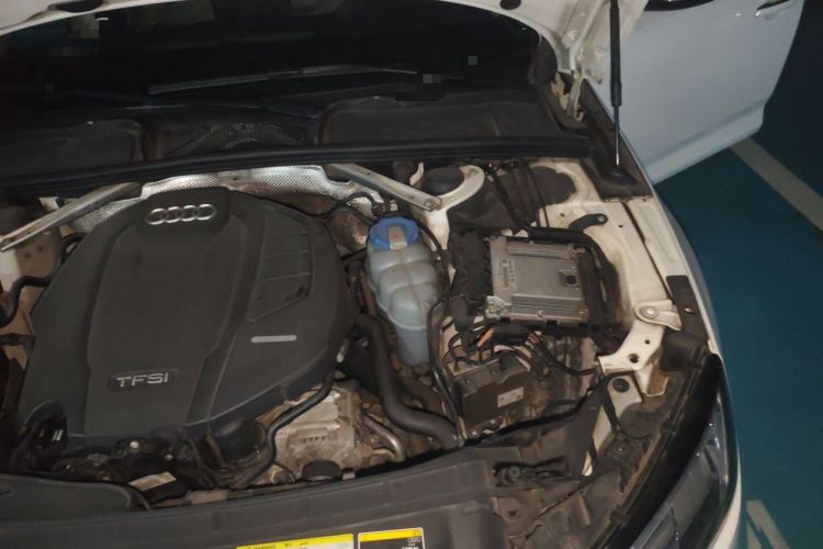 Used Audi A4L 2018 30th Anniversary Edition 40 TFSI Fashion Model Engine Bay Left