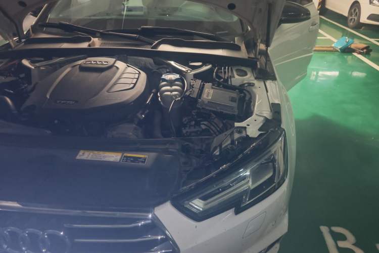 Used Audi A4L 2018 30th Anniversary Edition 40 TFSI Fashion Model Engine Bay Left