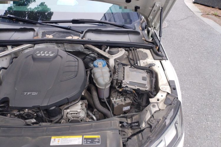 Used Audi A4L 2018 30th Anniversary Edition 40 TFSI Fashion Model Engine Bay Left