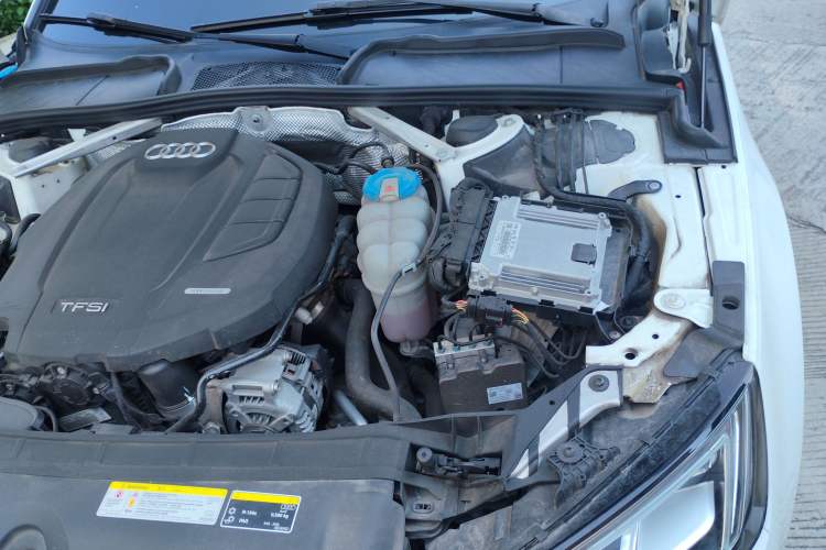 Used Audi A4L 2018 30th Anniversary Edition 40 TFSI Trendy Model Engine Bay Left