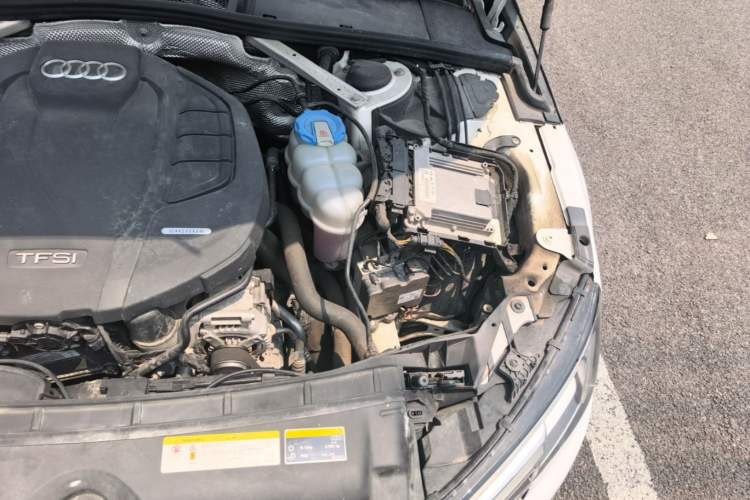 Used Audi A4L 2018 30th Anniversary Edition 40 TFSI Fashion Model Engine Bay Left