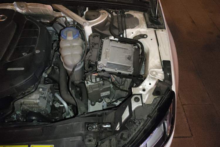 Used Audi A4L 2018 30th Anniversary Edition 40 TFSI Sport Edition Engine Bay Left